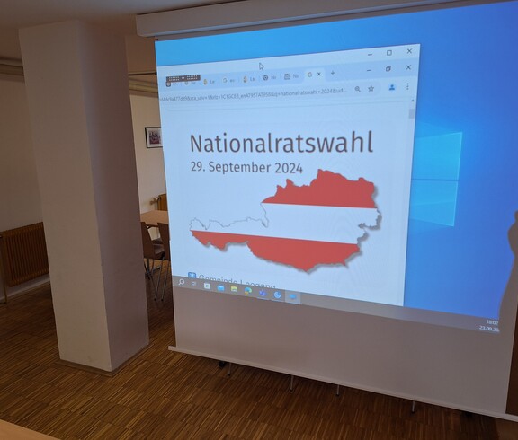 Eine Power Point Präsentation auf einem Desktop. 